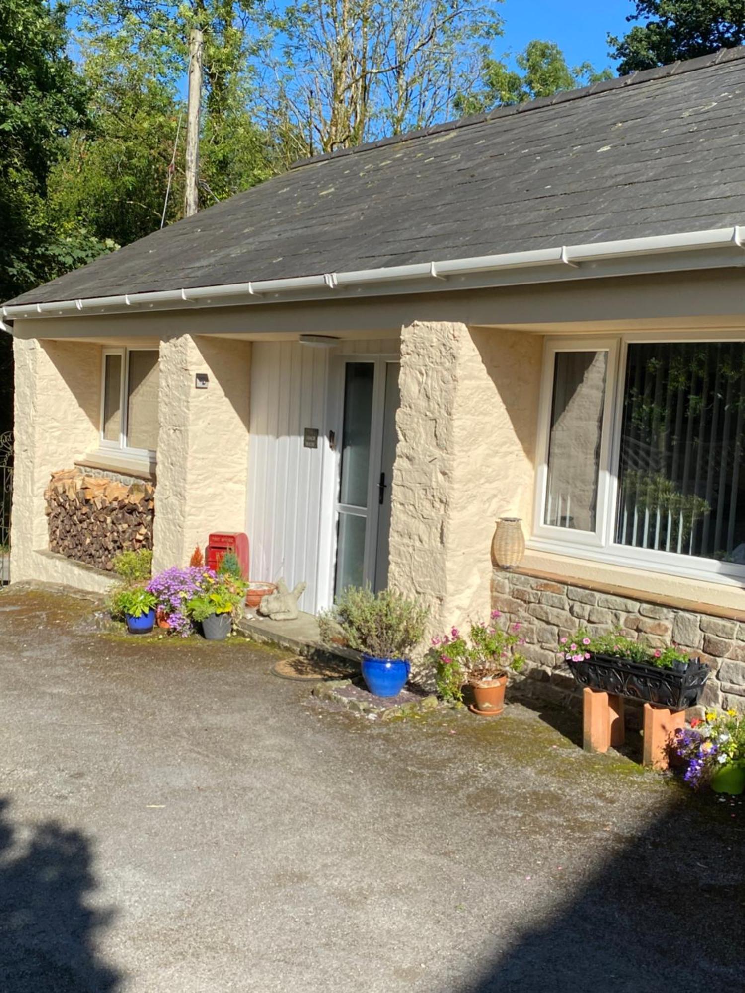 Beautiful Renovated Former Coach House Llandeilo Luaran gambar